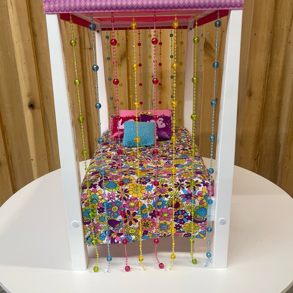 American Girl Doll Julies Groovy Bed & Bedding For 18” Dolls - Picture 3 of 3